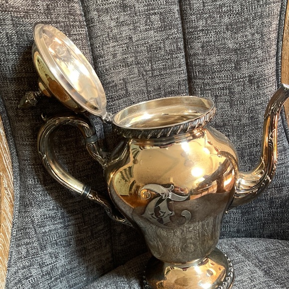 International Silver Plated 9 Cup Coffee - Picture 2 of 4